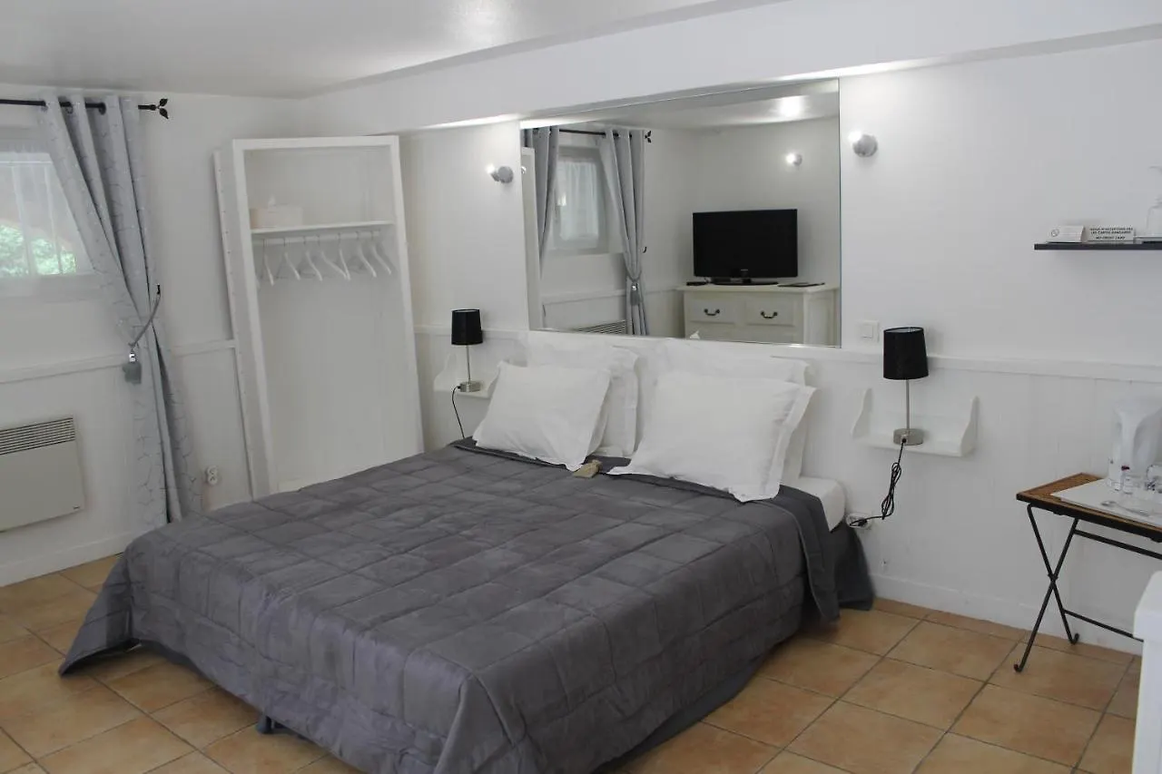 Bed & Breakfast Le Mas Des Chenes Rognes