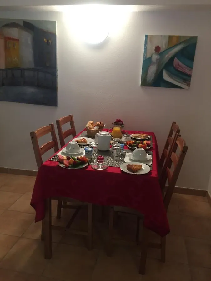 Le Mas Des Chenes Rognes Bed & Breakfast
